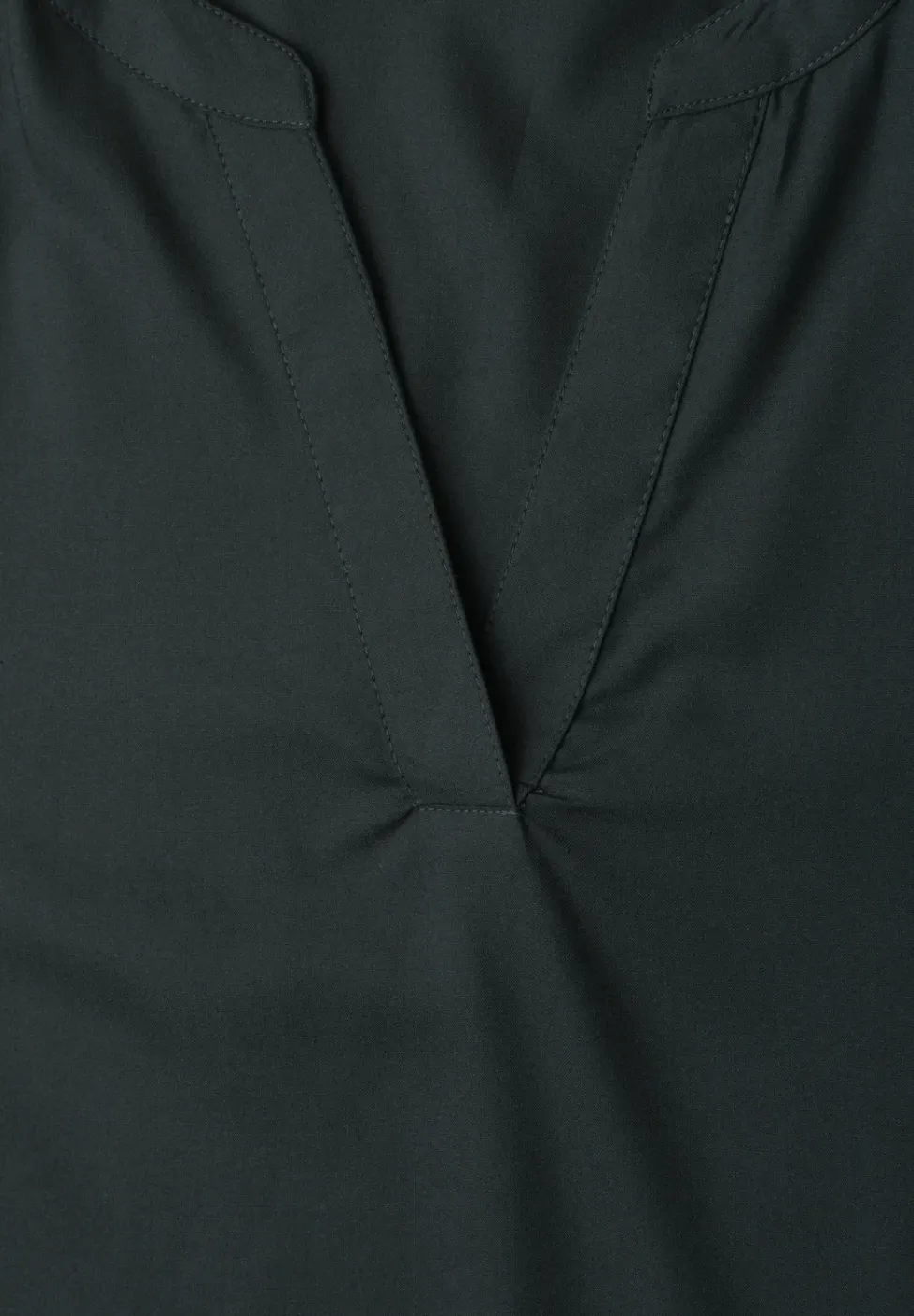 Blouseshirt in effen kleur met gespleten hals