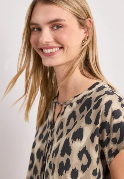 Blouseshirt met gespleten hals en smokdetail