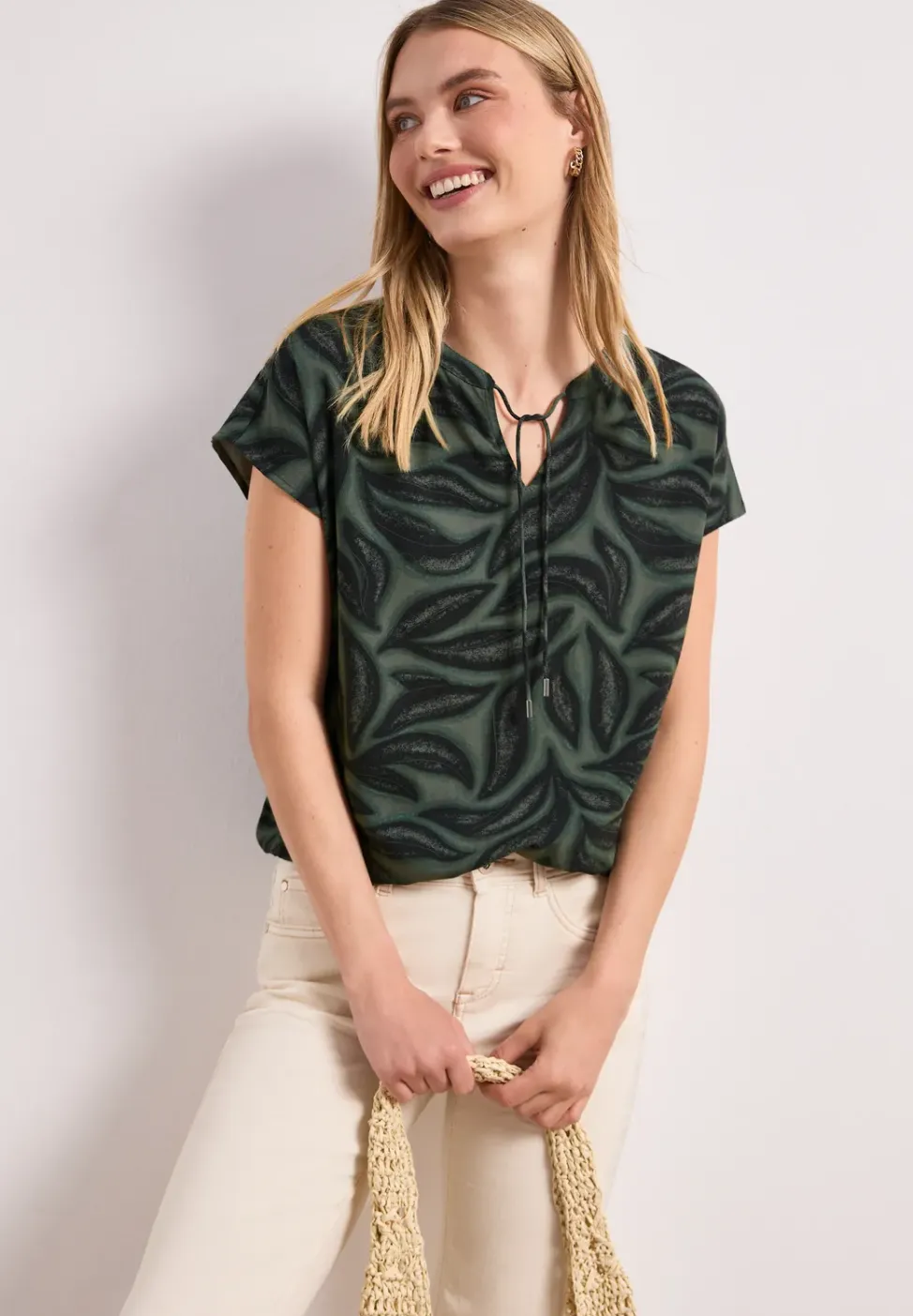 Blouseshirt met gespleten hals en smokdetail