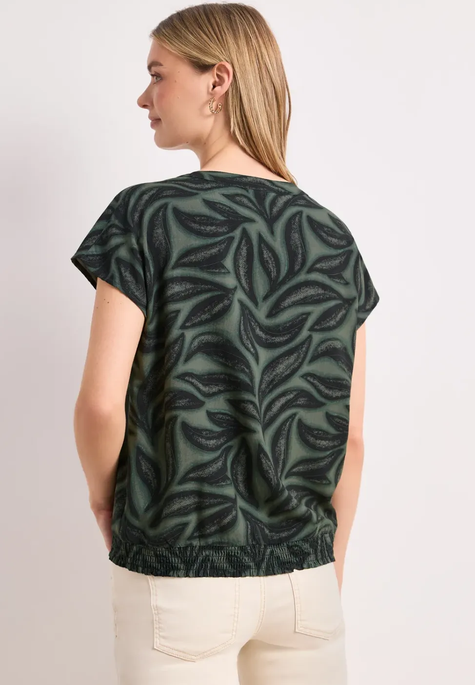 Blouseshirt met gespleten hals en smokdetail