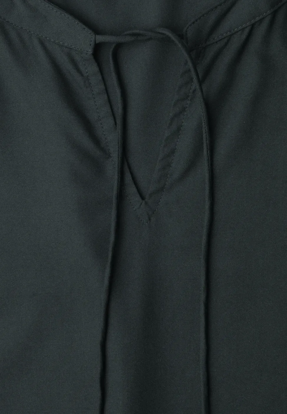 Blouseshirt met gespleten hals en smokdetail