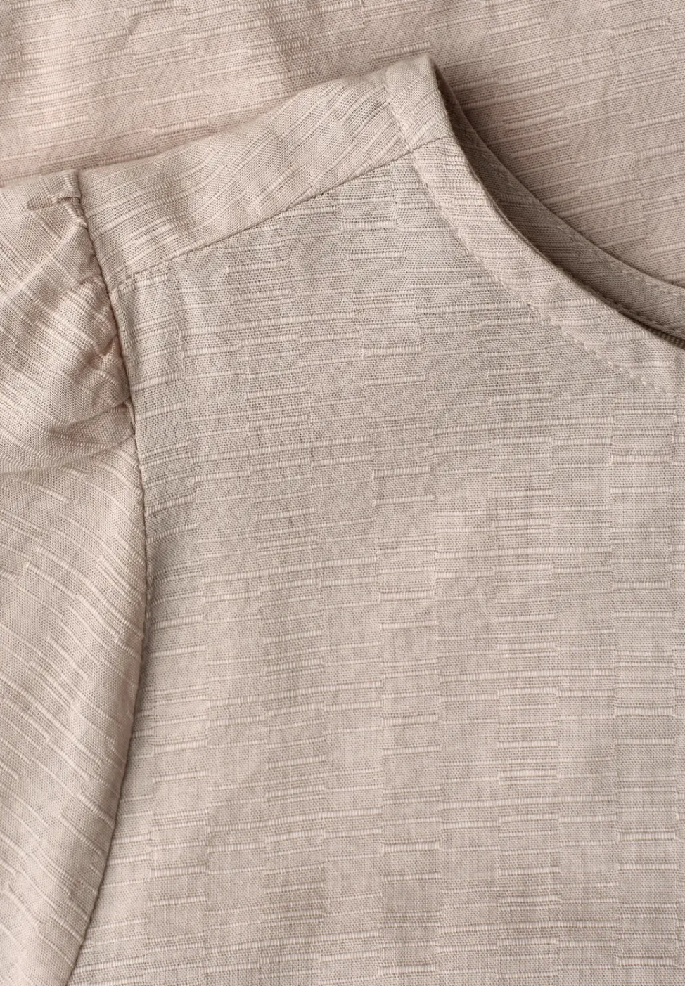 Blouseshirt met ronde hals en tapedetails