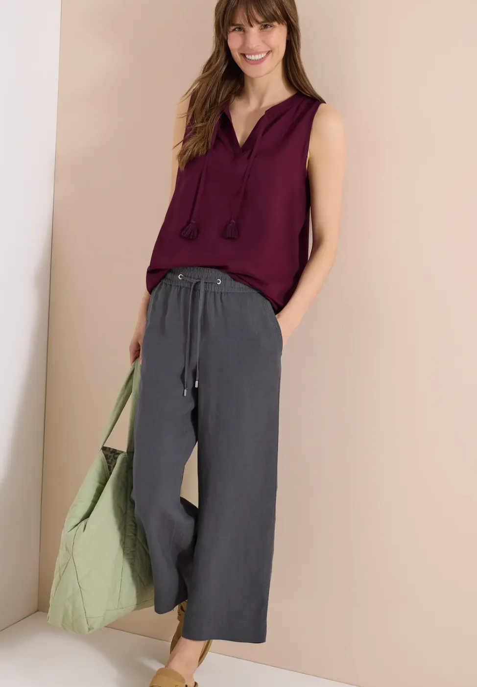 Blousetop met gespleten hals en linten