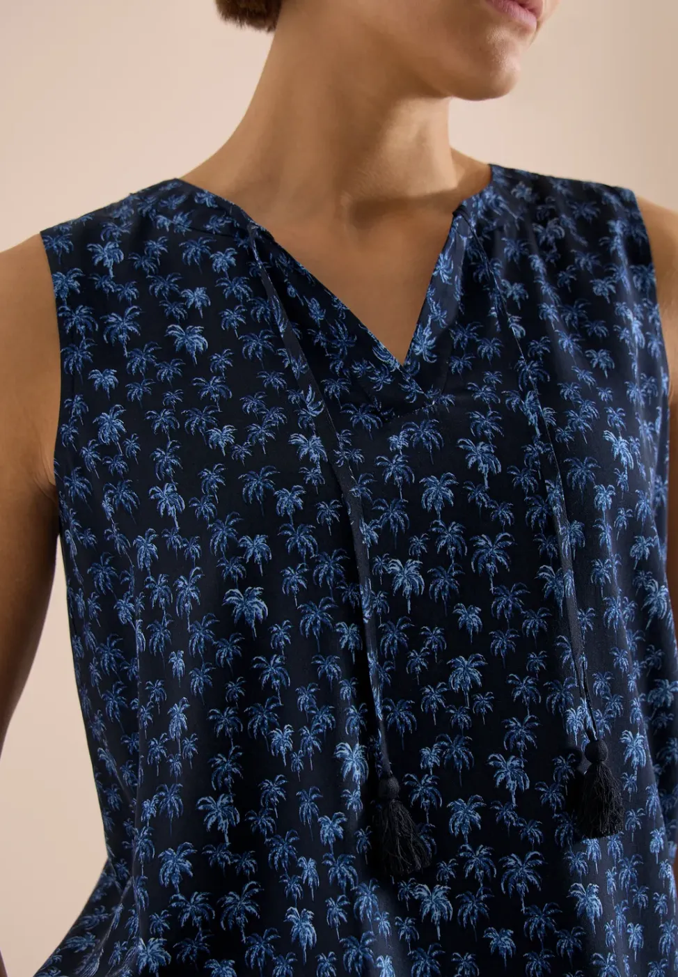 Blousetop met gespleten hals en palmboomprint
