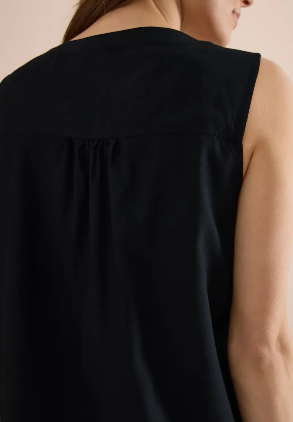 Blousetop met gespleten hals en linten