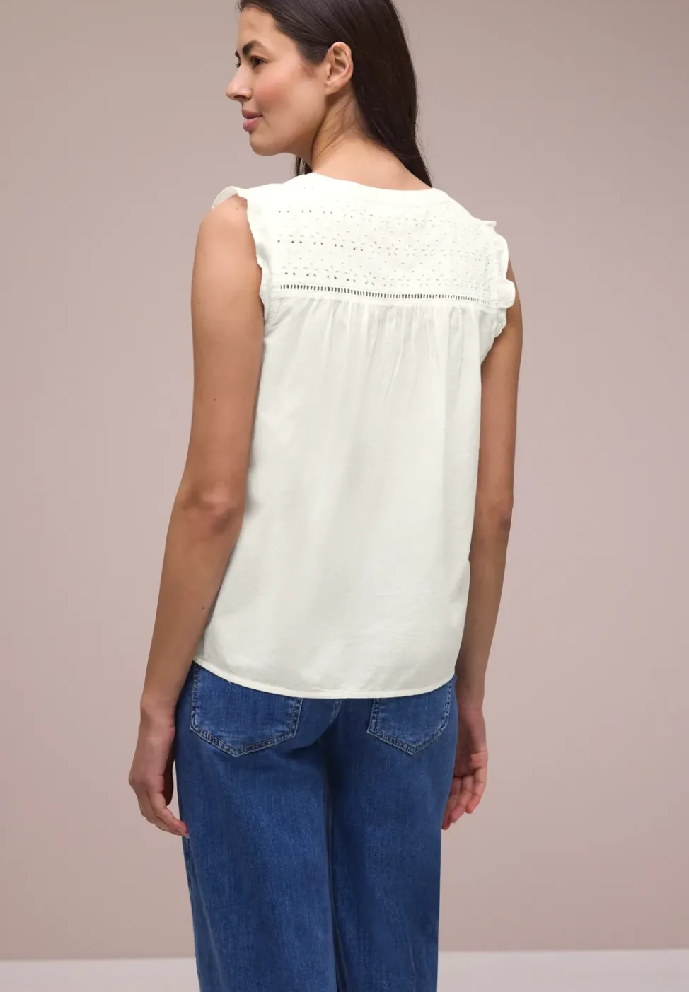 Blousetop met gespleten hals en shiffley-details