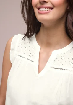 Blousetop met gespleten hals en shiffley-details