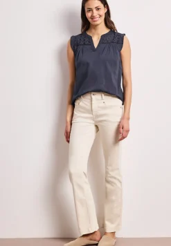 Blousetop met gespleten hals en shiffley-details