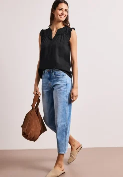 Blousetop met gespleten hals en shiffley-details