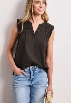 Blousetop met gespleten hals en shiffley-details