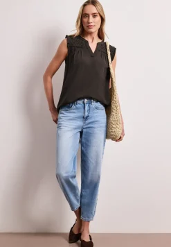 Blousetop met gespleten hals en shiffley-details