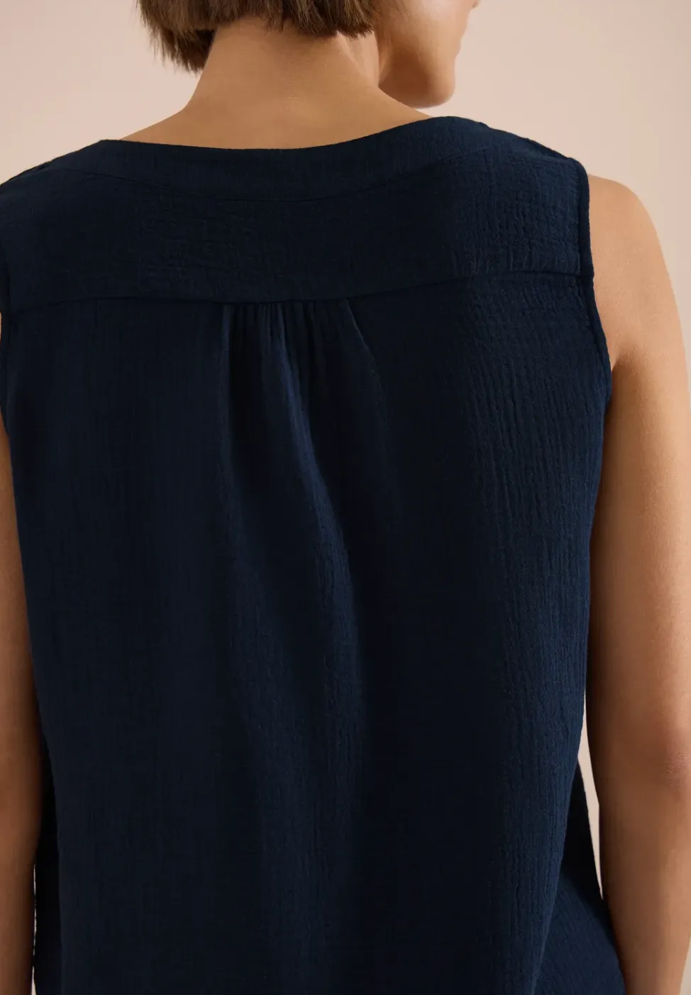 Blousetop met V-hals van mousseline