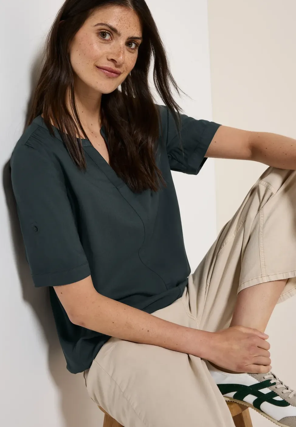 Blouse van viscose met gespleten hals