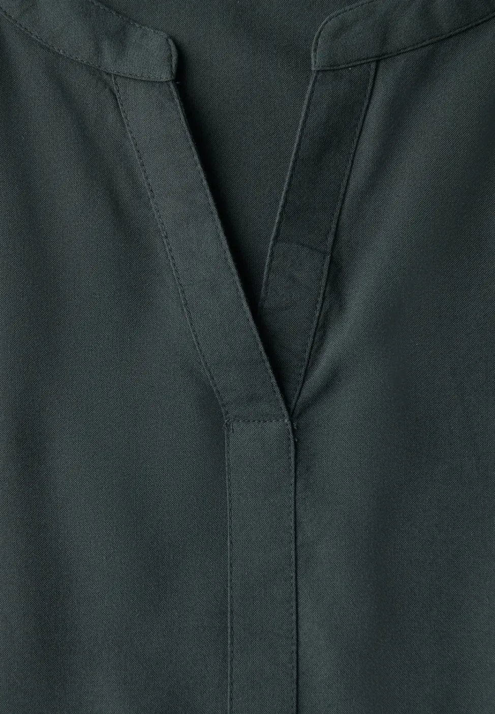 Blouse van viscose met gespleten hals