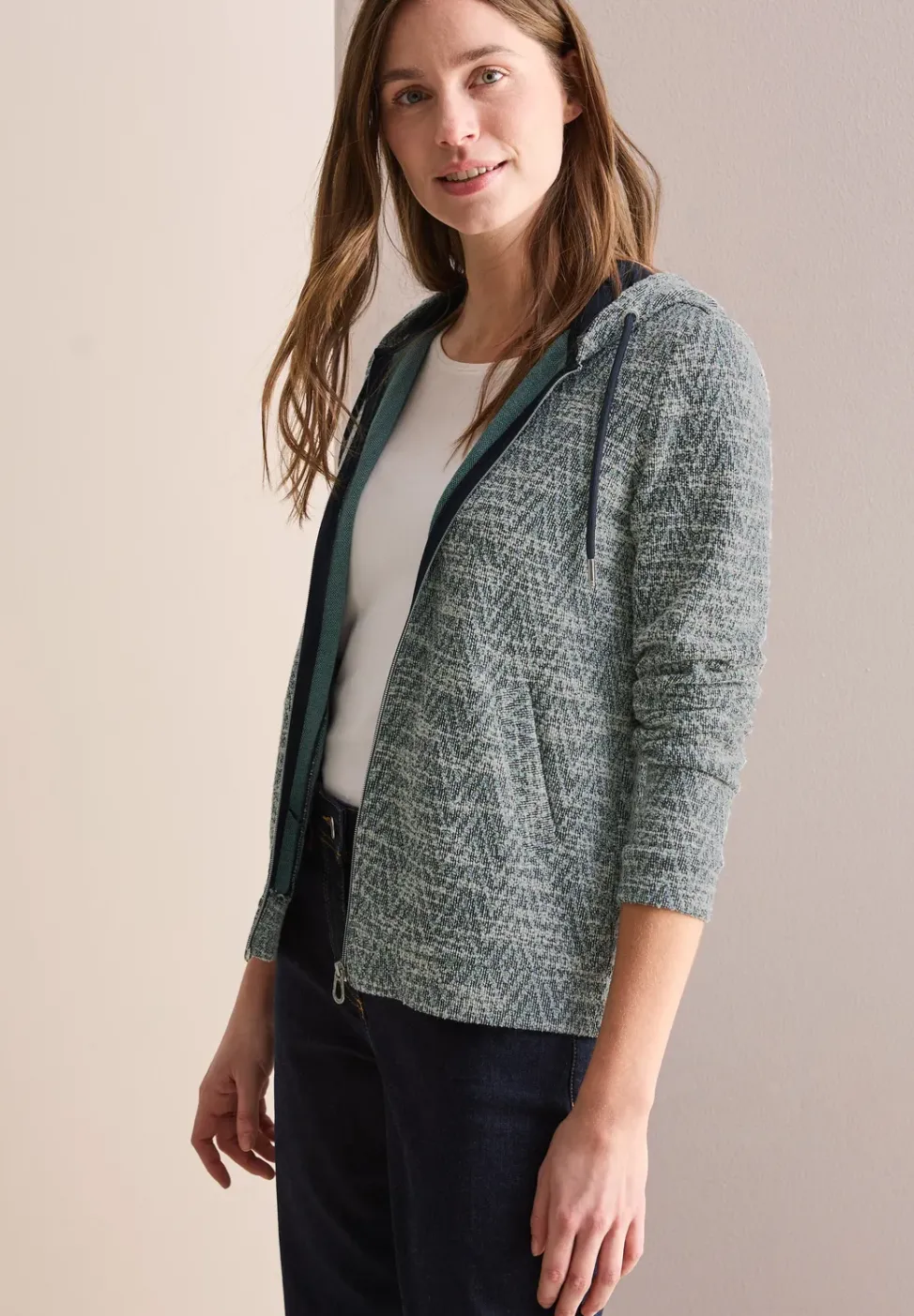 Bouclé vest met capuchon