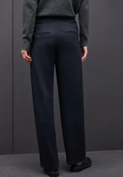 Broek met rechte pijpen en details
