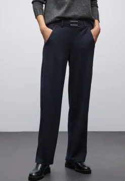 Broek met rechte pijpen en details