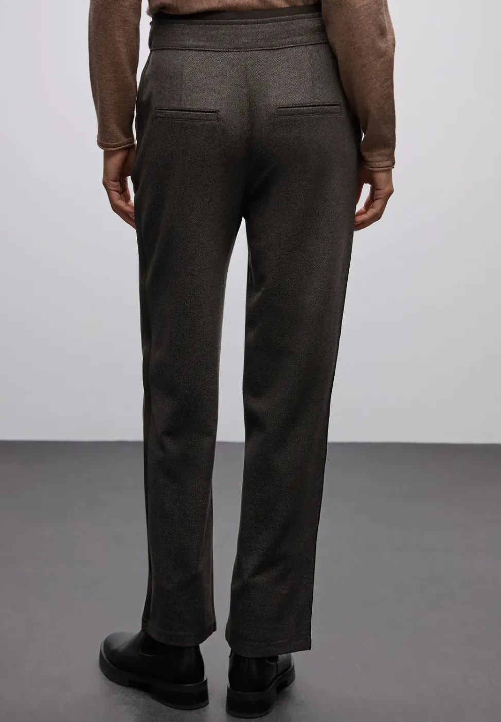 Broek met rechte pijpen en tape