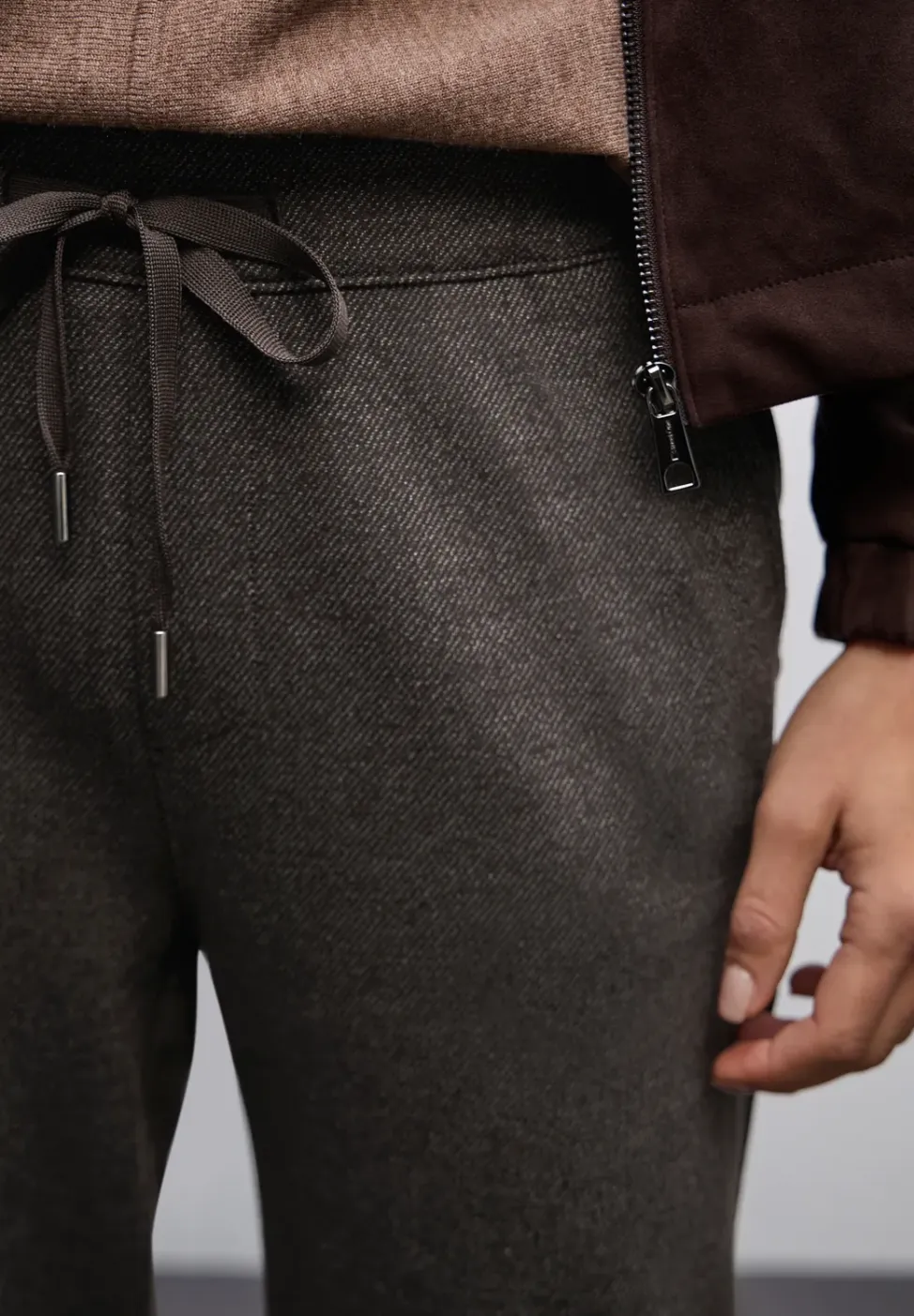 Broek met rechte pijpen en tape