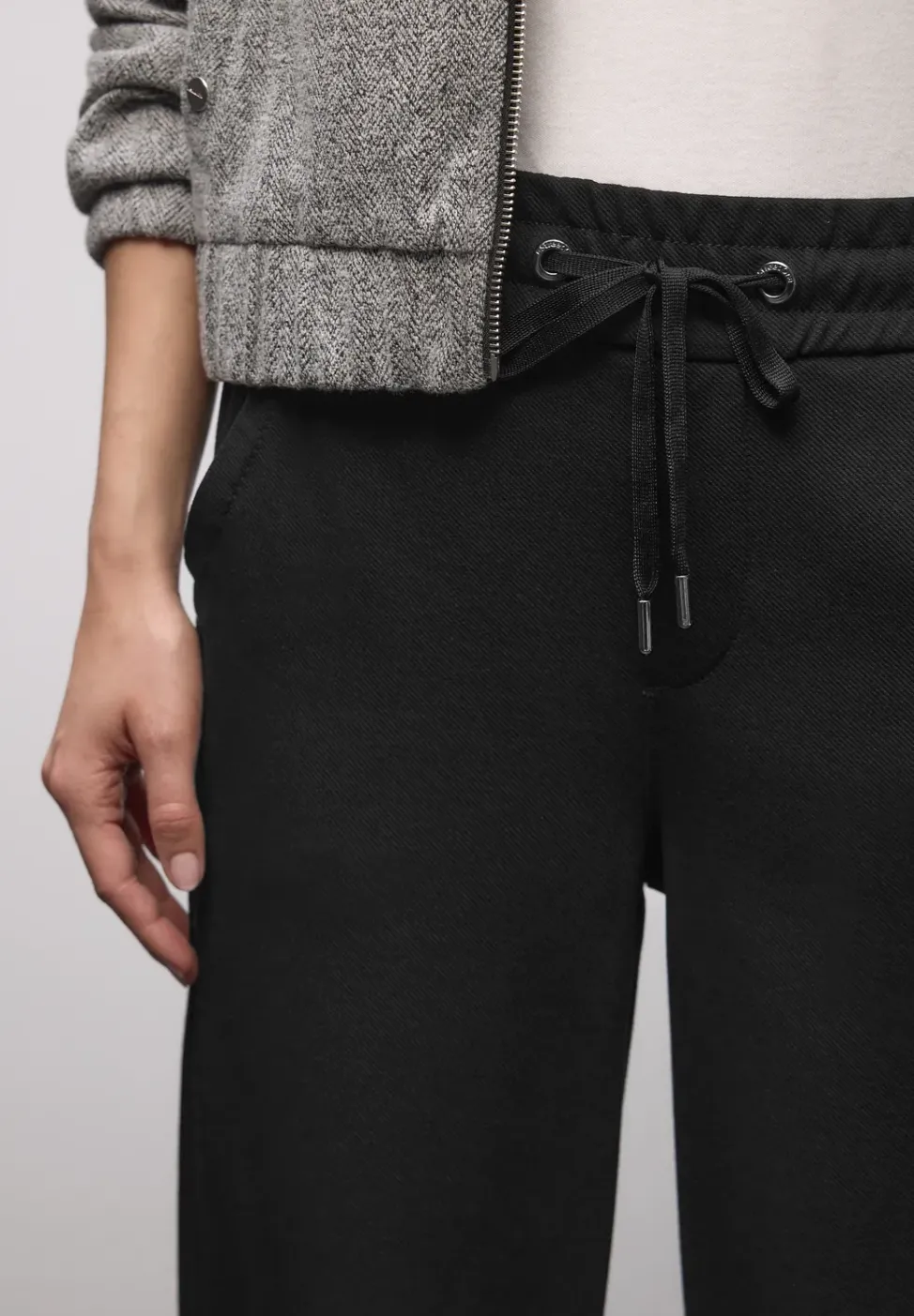 Broek met rechte pijpen en tape