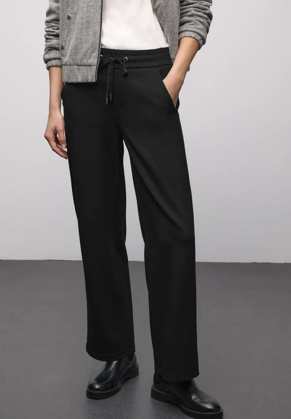 Broek met rechte pijpen en tape