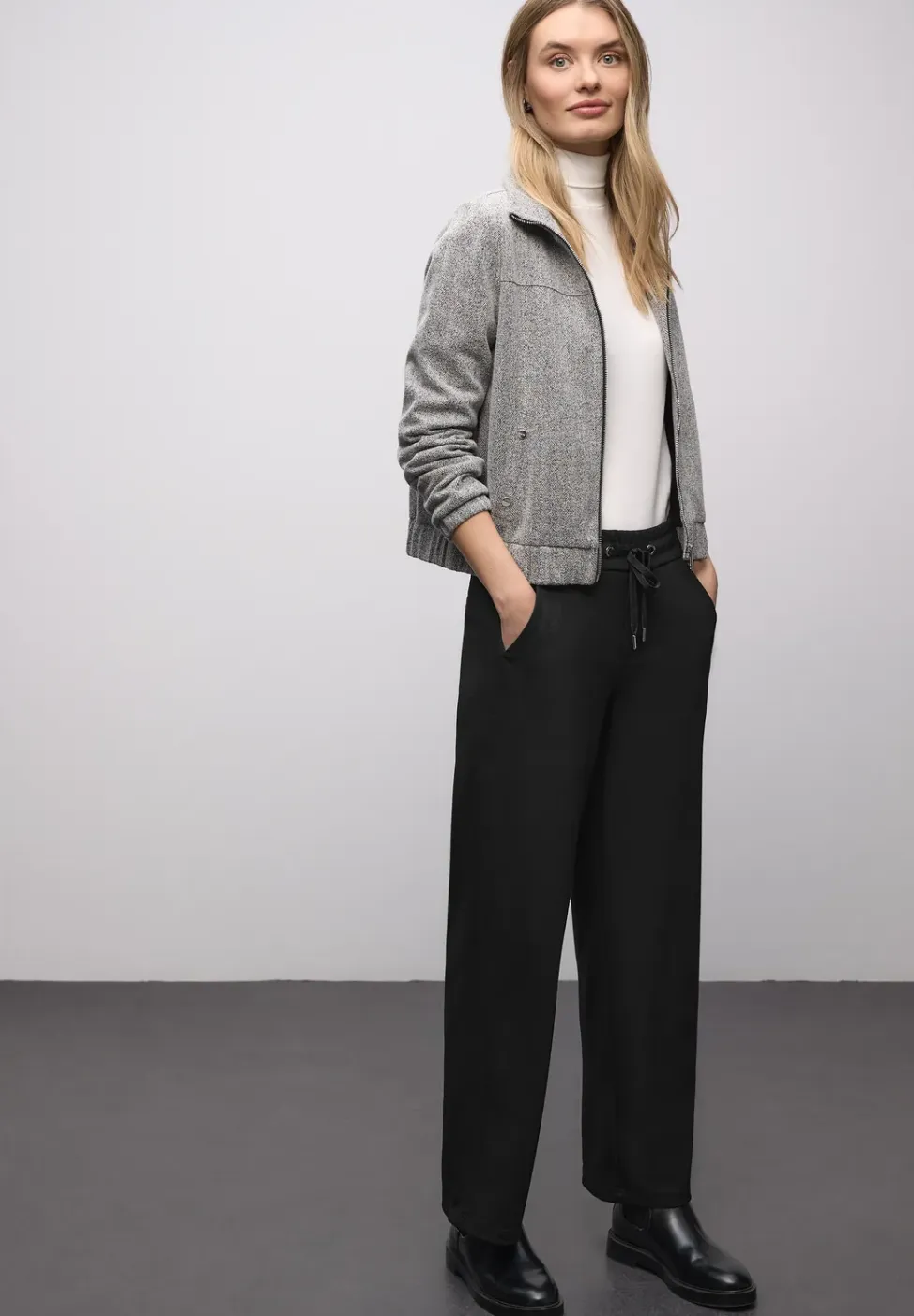 Broek met rechte pijpen en tape