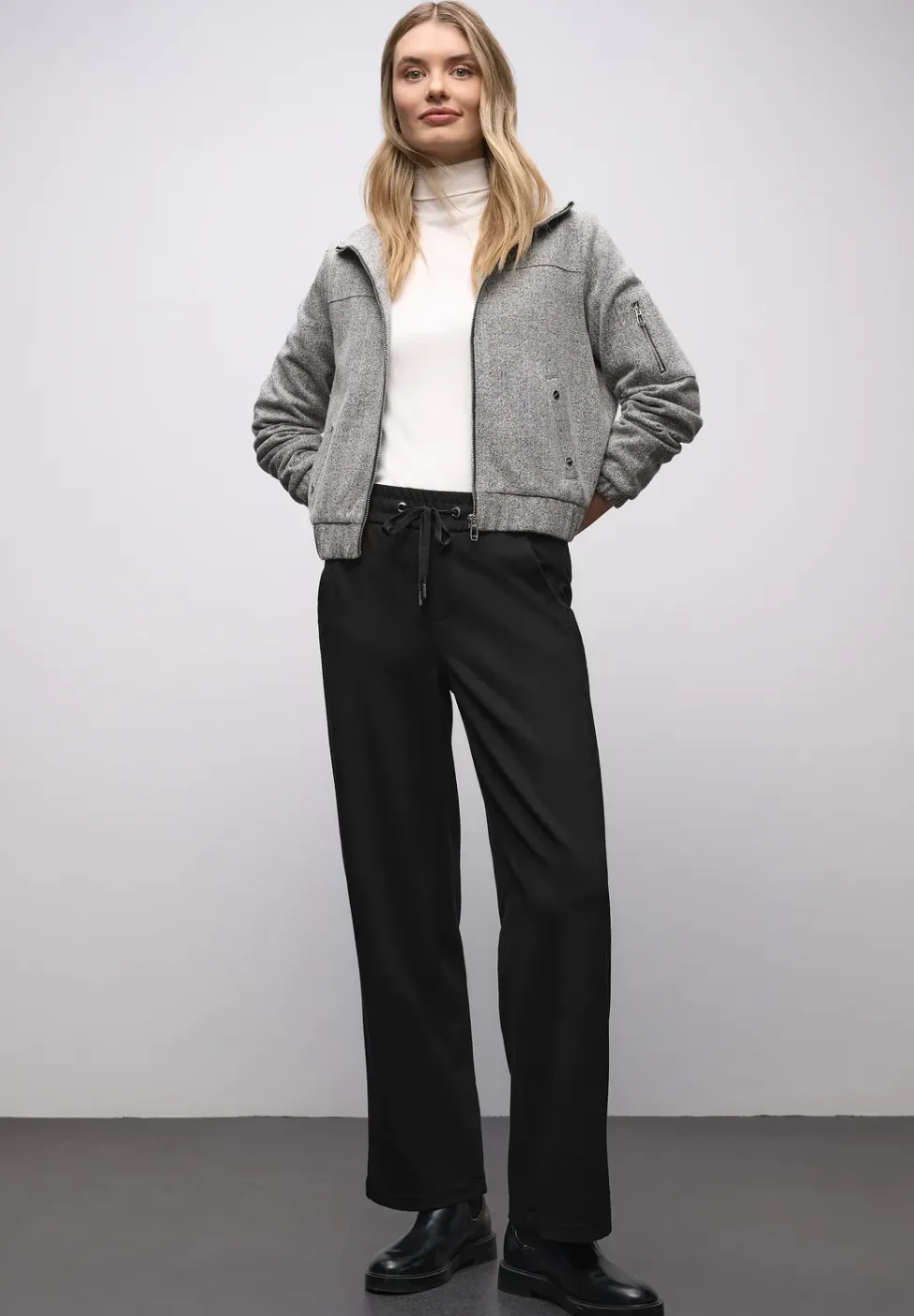 Broek met rechte pijpen en tape