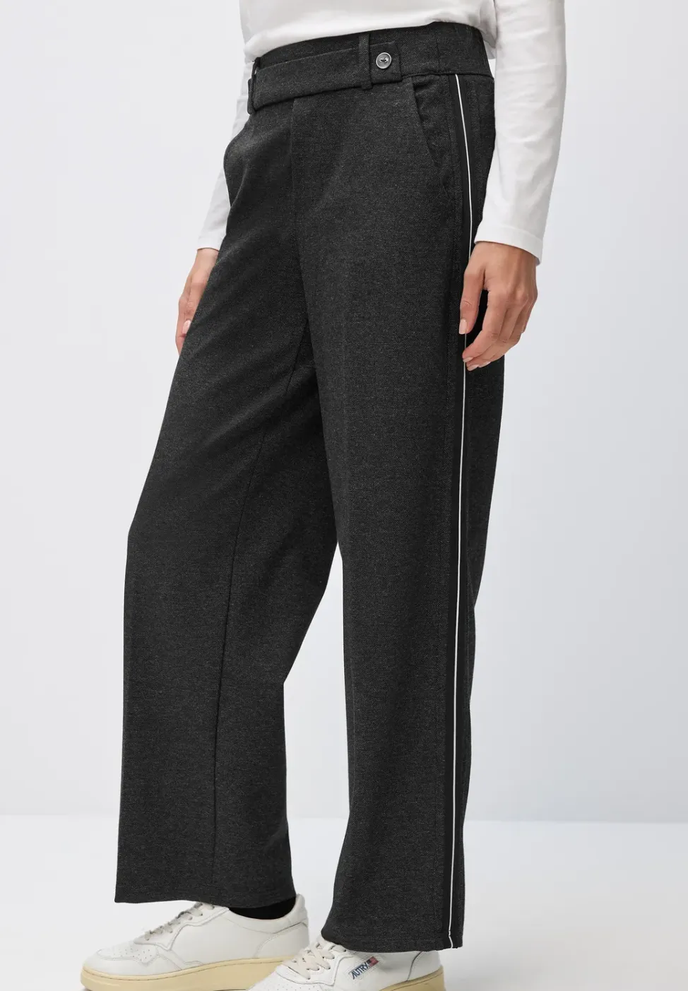 Broek met rechte pijpen en tape