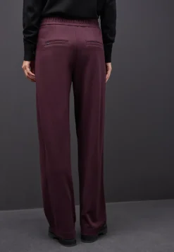 Broek met rechte pijpen en details