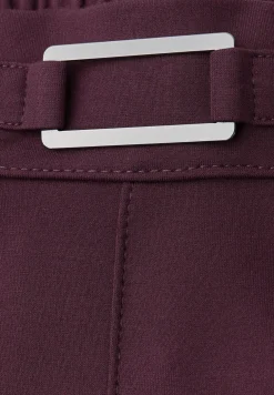 Broek met rechte pijpen en details