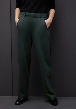 Broek met rechte pijpen en details