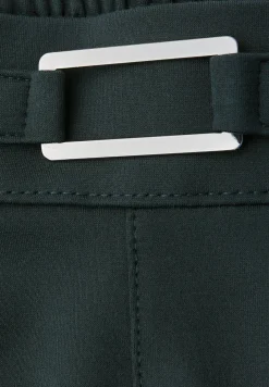 Broek met rechte pijpen en details