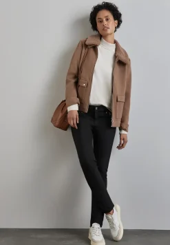 Broek met ritsdetails