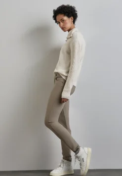 Broek met ritsdetails