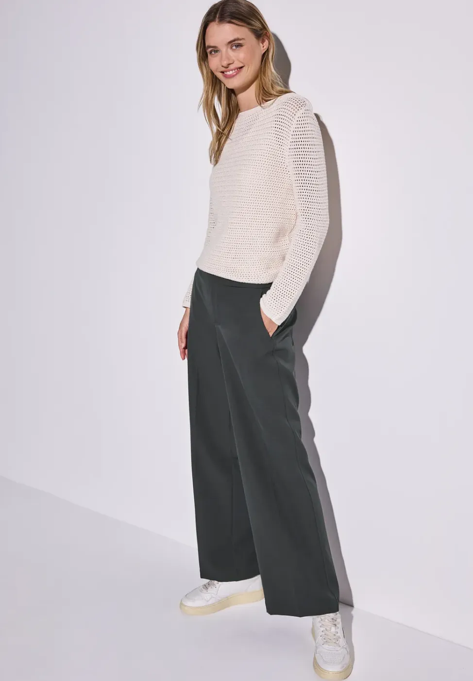 Broek met wijde pijpen in keperstof