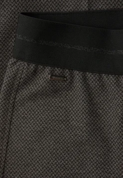 Broek met wijde pijpen in visgraatmotief
