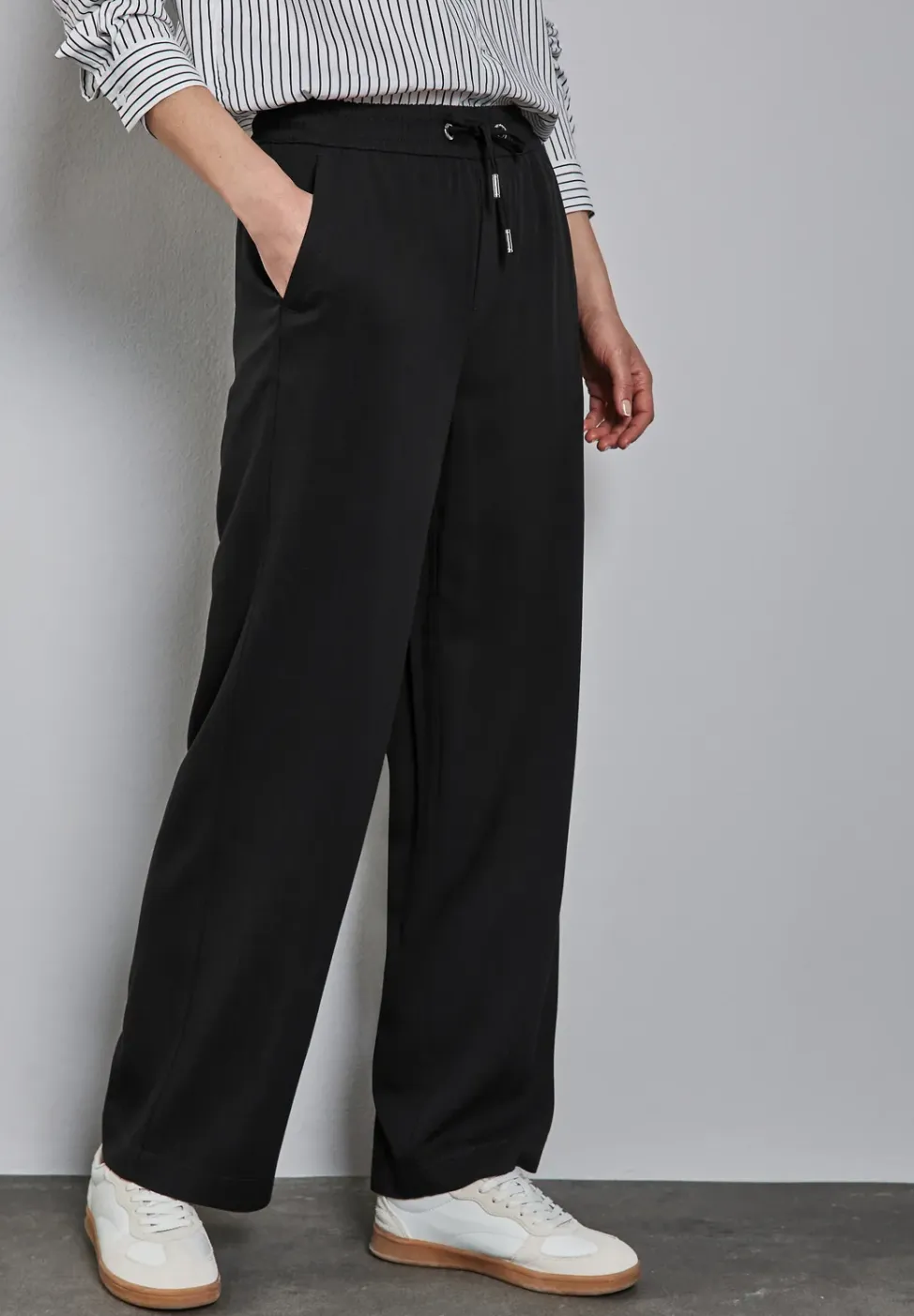 Broek met wijde pijpen in keperstof