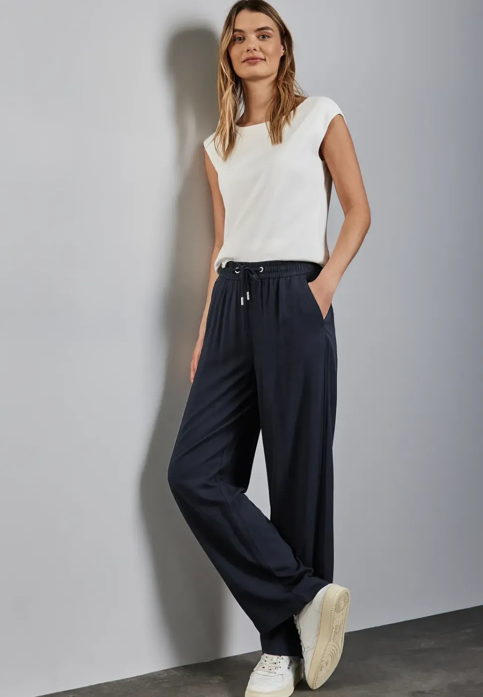 Broek met wijde pijpen in keperstof
