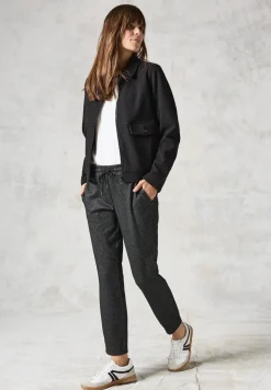 Broek in visgraatlook