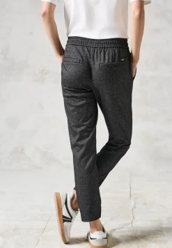 Broek in visgraatlook