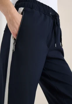 Broek met colour block tape
