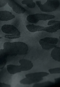 Broek met leopatroon