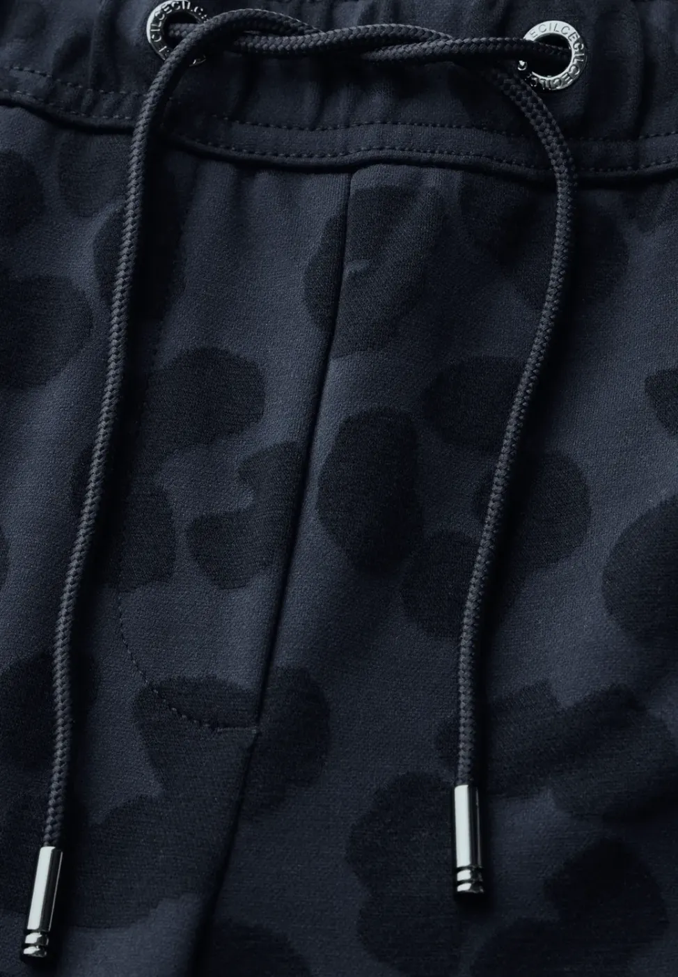 Broek met leopatroon