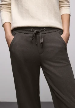 Broek met rechte pijpen en tape