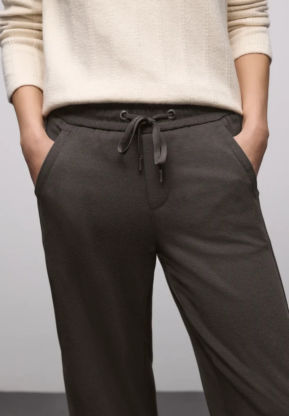 Broek met rechte pijpen en tape
