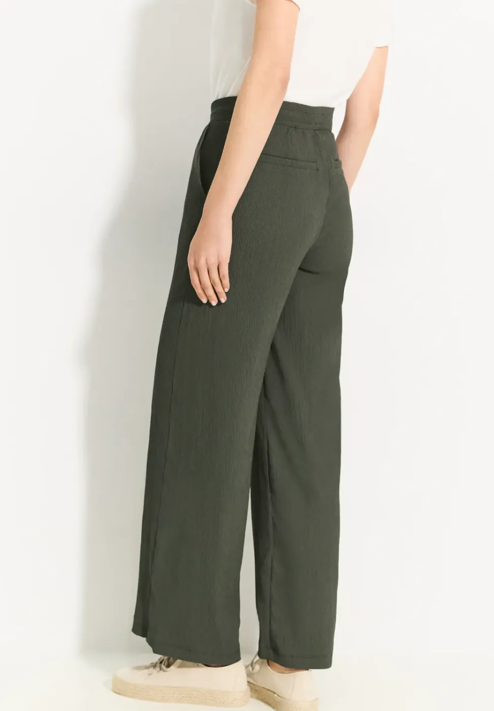 Broek met wijde pijpen en structuur