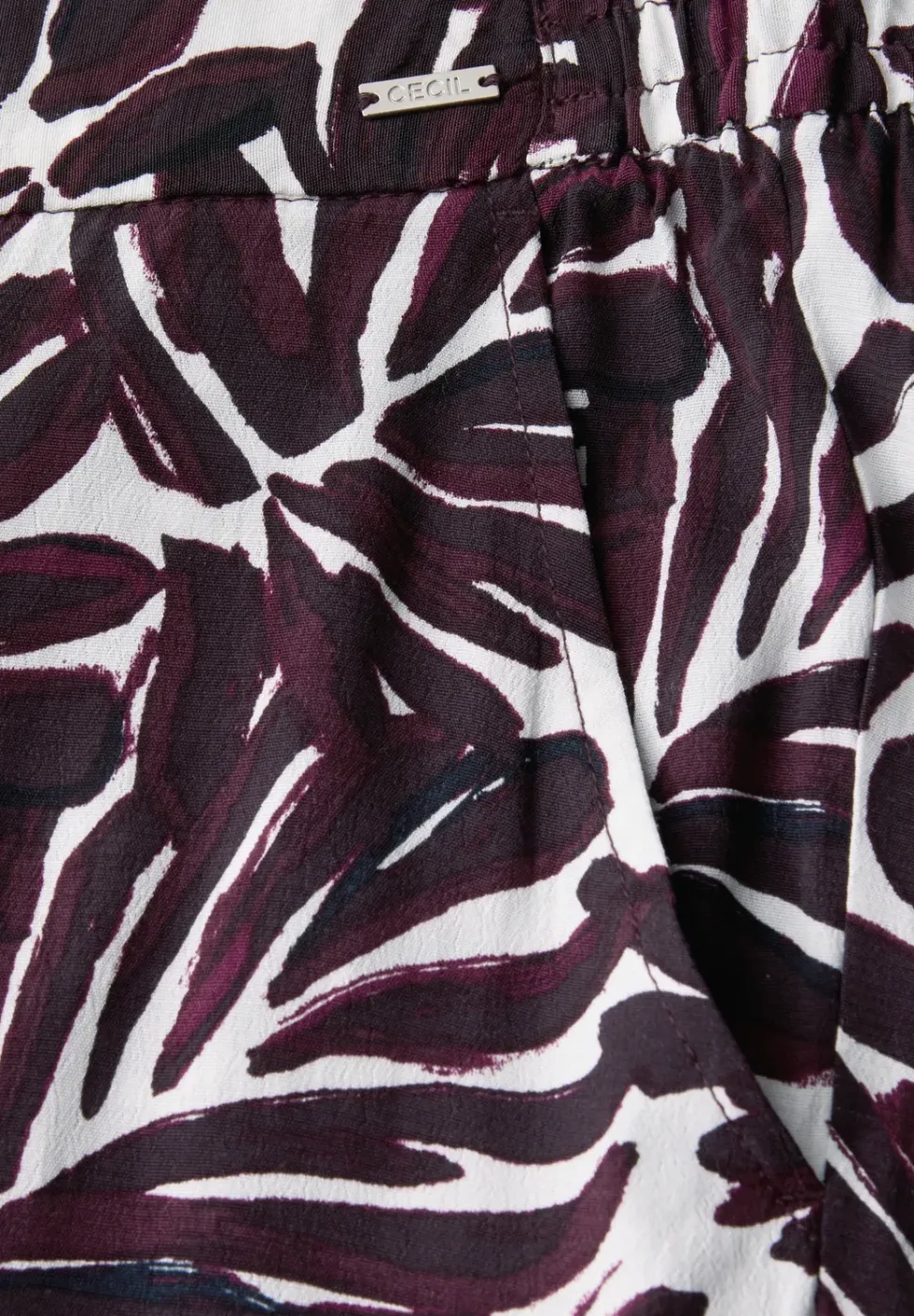 Broek van crêpe met patroon