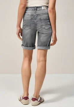 Casual fit denim shorts