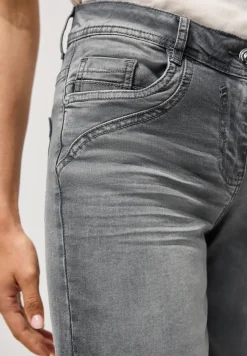 Casual fit denim shorts