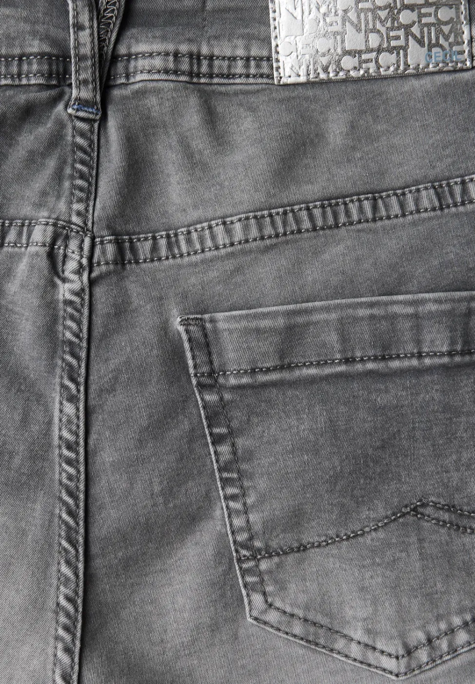 Casual fit denim shorts